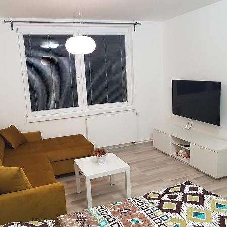 1+1 Znojmo Apartment ภายนอก รูปภาพ