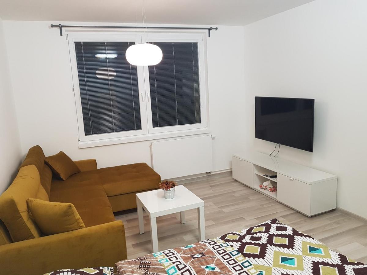 1+1 Znojmo Apartment ภายนอก รูปภาพ