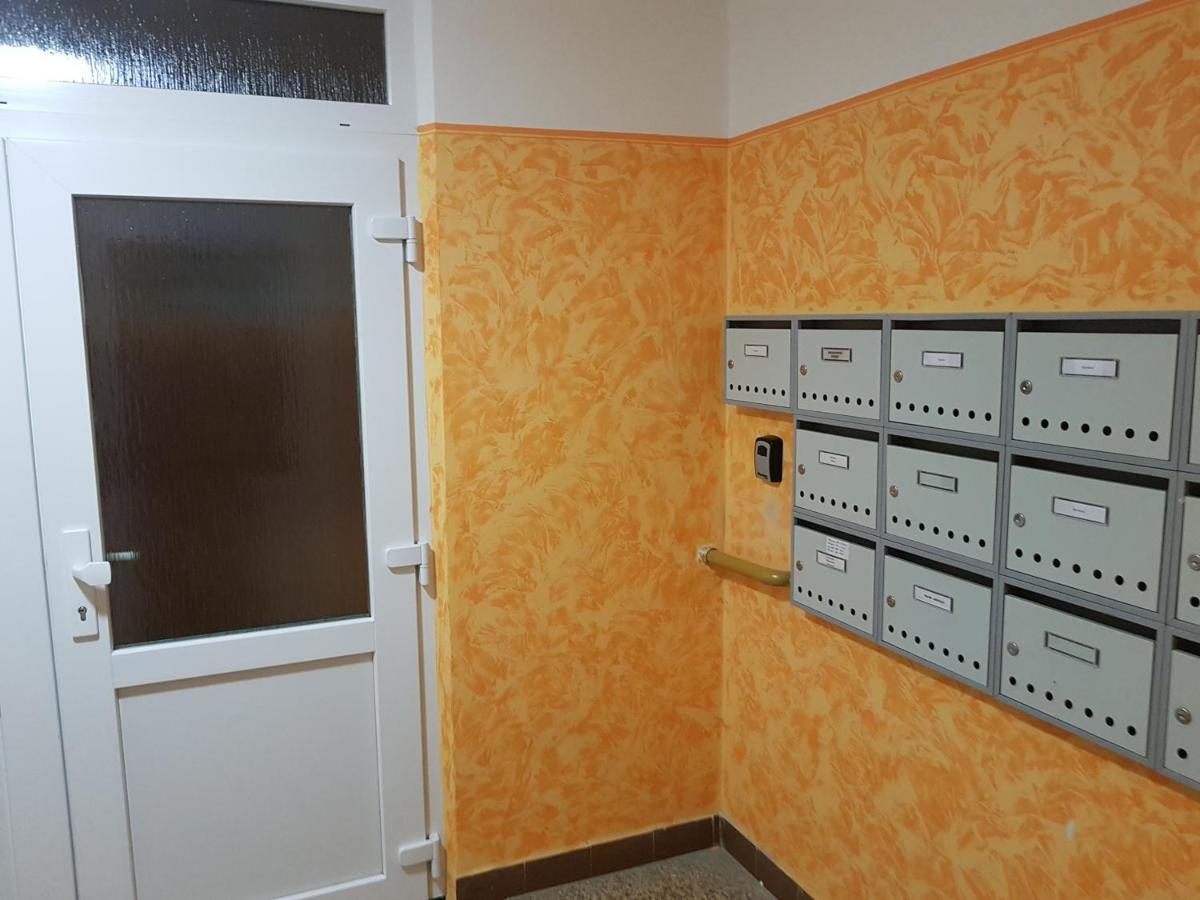 1+1 Znojmo Apartment ภายนอก รูปภาพ
