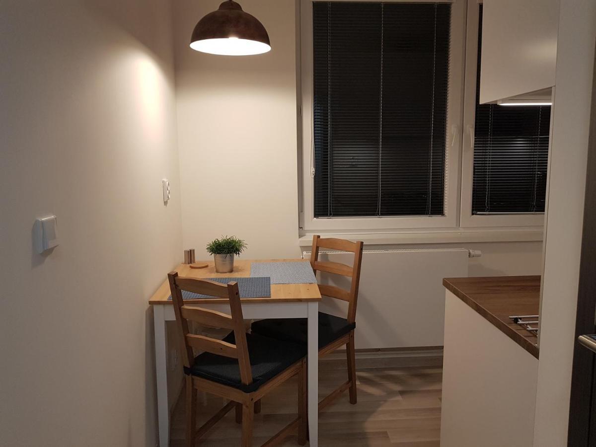 1+1 Znojmo Apartment ภายนอก รูปภาพ