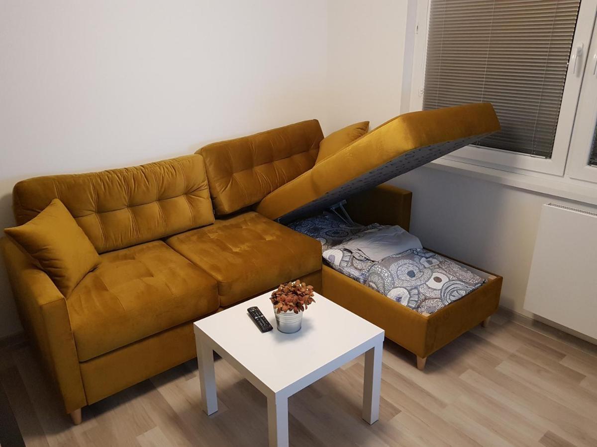 1+1 Znojmo Apartment ภายนอก รูปภาพ