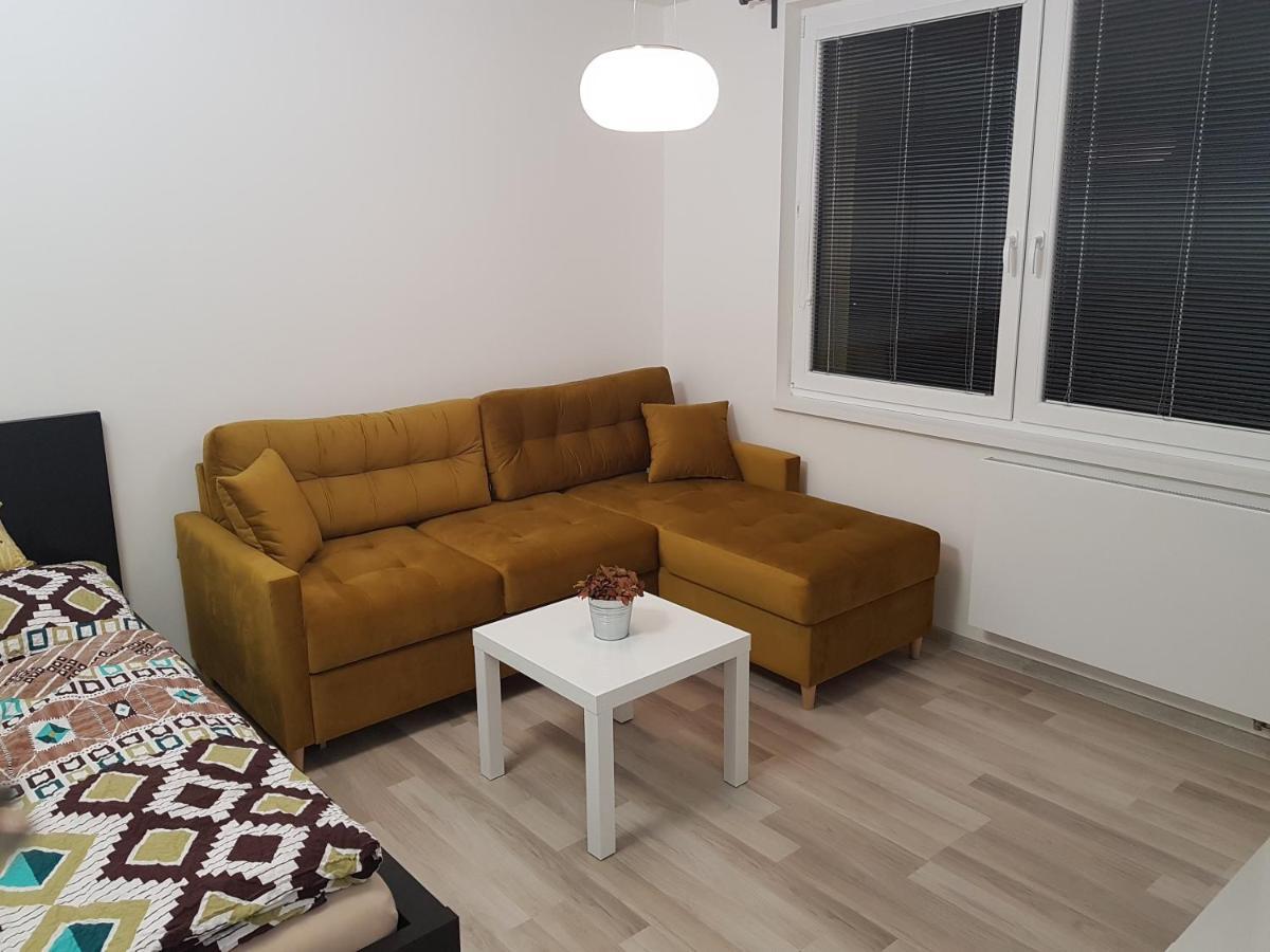 1+1 Znojmo Apartment ภายนอก รูปภาพ